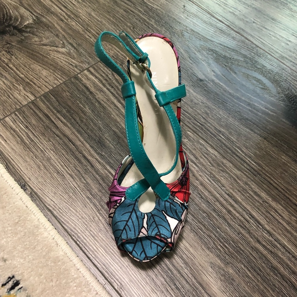 Nine West floral pumps